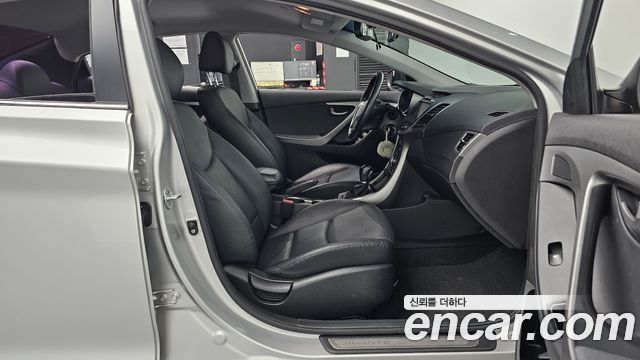 Hyundai AVANTE 2016 — photo 16