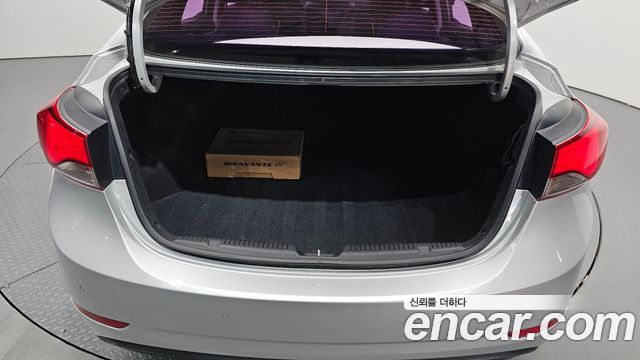 Hyundai AVANTE 2016 — photo 31