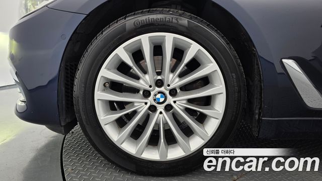 BMW 5-Series 2020 — photo 5