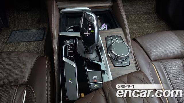 BMW 5-Series 2020 — photo 9
