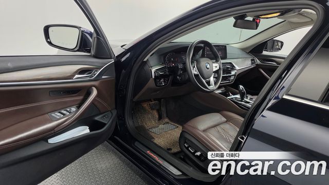 BMW 5-Series 2020 — photo 10