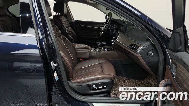 BMW 5-Series 2020 — photo 11