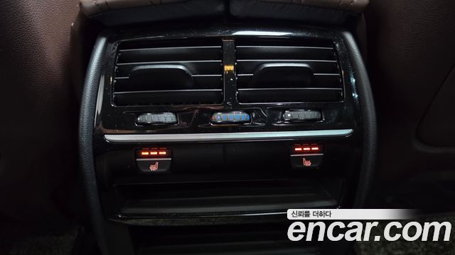 BMW 5-Series 2020 — photo 18