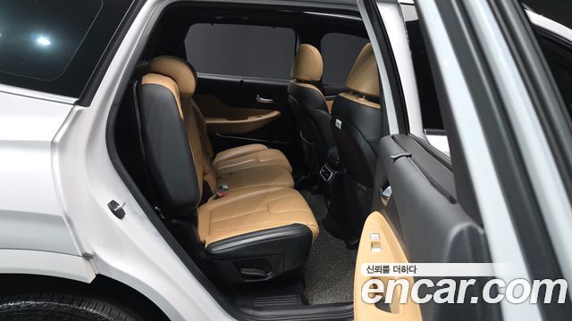 Hyundai Santafe 2021 — photo 18