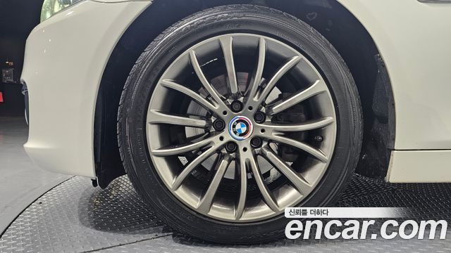 BMW 5-Series 2015 — photo 5