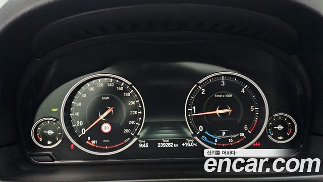 BMW 5-Series 2015 — photo 8