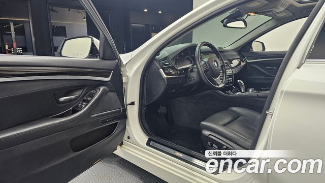 BMW 5-Series 2015 — photo 10