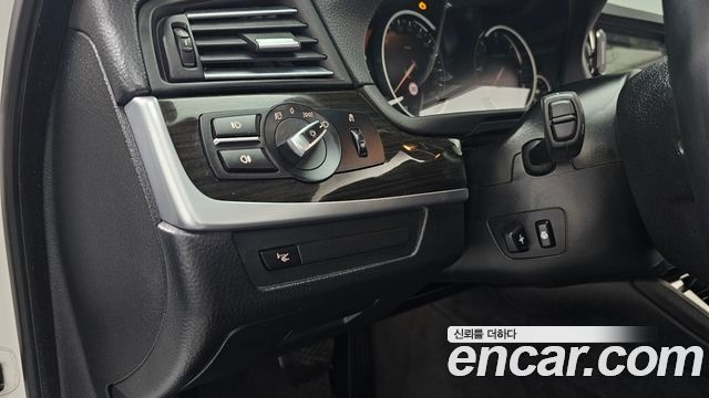 BMW 5-Series 2015 — photo 16
