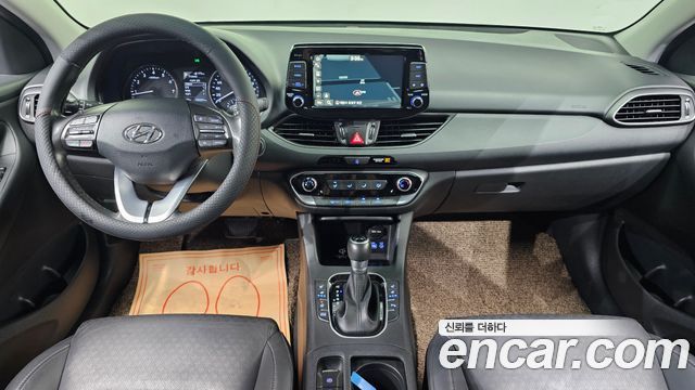 Hyundai i30 2018 — photo 10