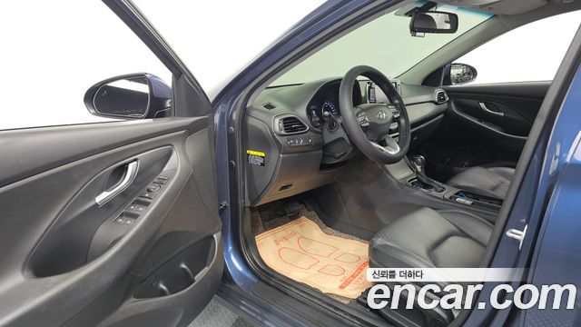 Hyundai i30 2018 — photo 13