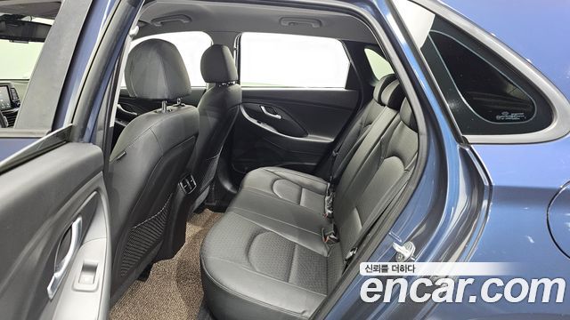 Hyundai i30 2018 — photo 18