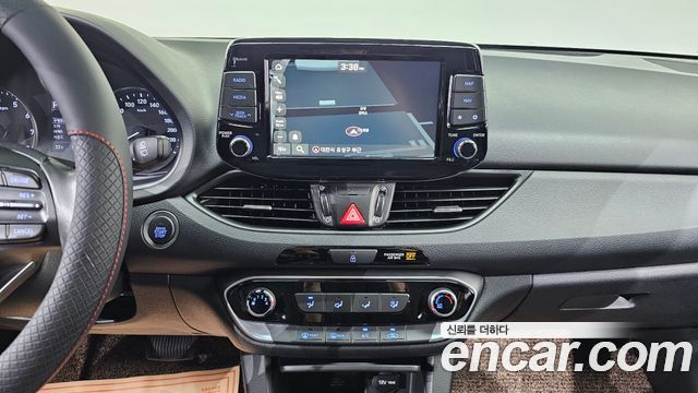 Hyundai i30 2018 — photo 19
