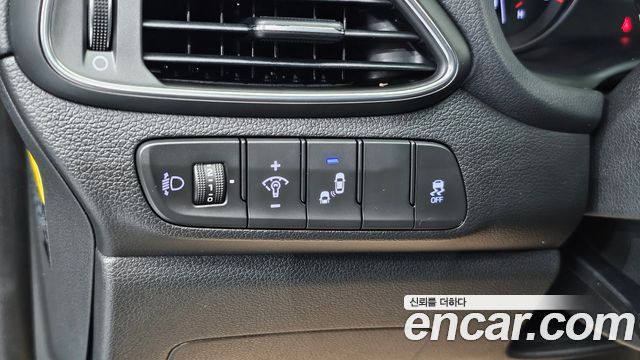 Hyundai i30 2018 — photo 26