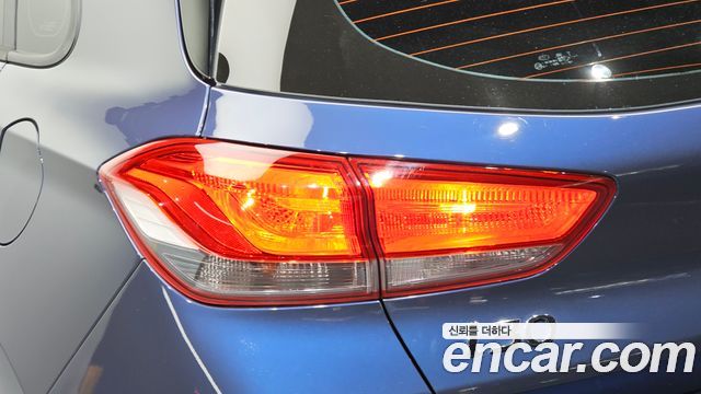 Hyundai i30 2018 — photo 9