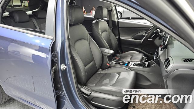 Hyundai i30 2018 — photo 16