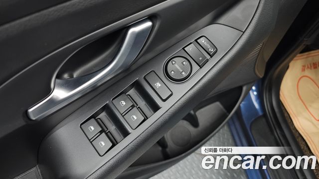 Hyundai i30 2018 — photo 27