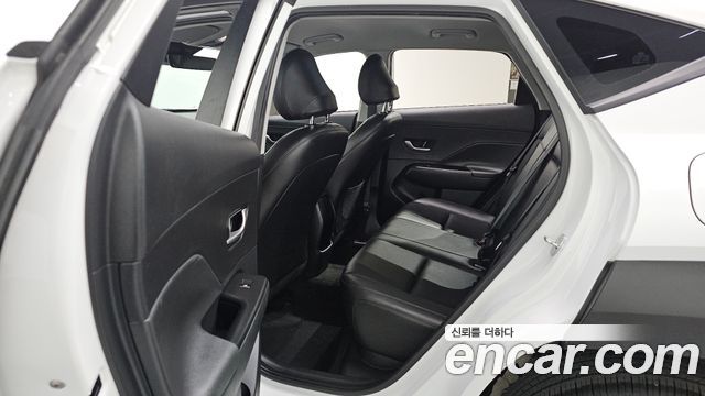 Hyundai Kona 2023 — photo 17