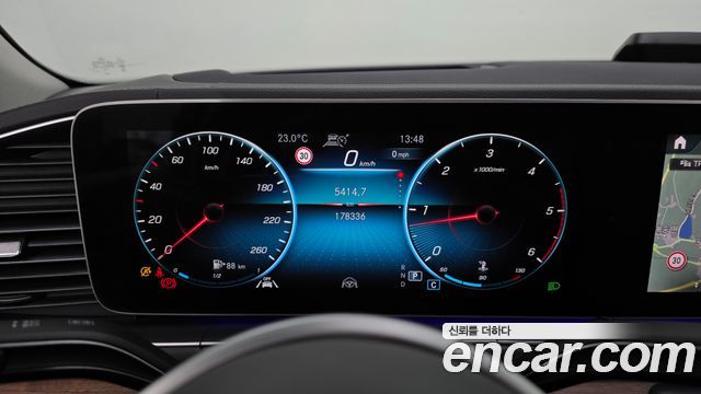 Mercedes-Benz GLS-Class 2020 — photo 11