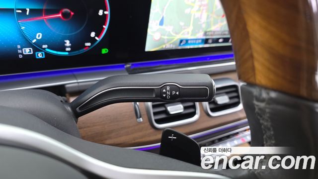 Mercedes-Benz GLS-Class 2020 — photo 12