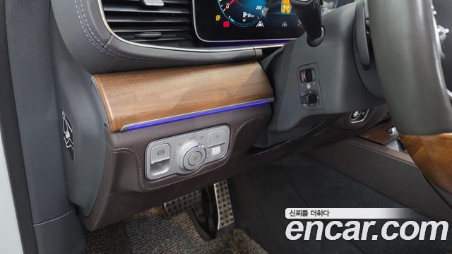 Mercedes-Benz GLS-Class 2020 — photo 28