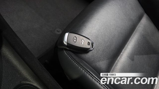 Hyundai Veloster 2020 — photo 32