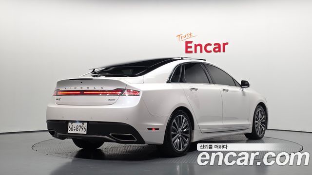 Lincoln MKZ 2018 — photo 2