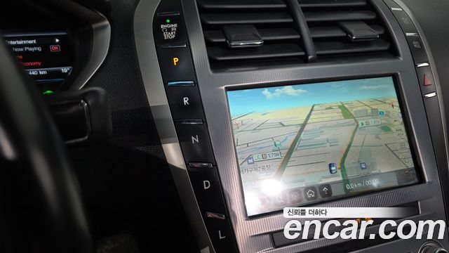 Lincoln MKZ 2018 — photo 12