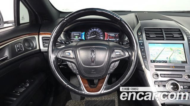 Lincoln MKZ 2018 — photo 19
