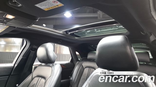 Lincoln MKZ 2018 — photo 25