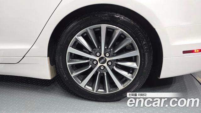Lincoln MKZ 2018 — photo 7