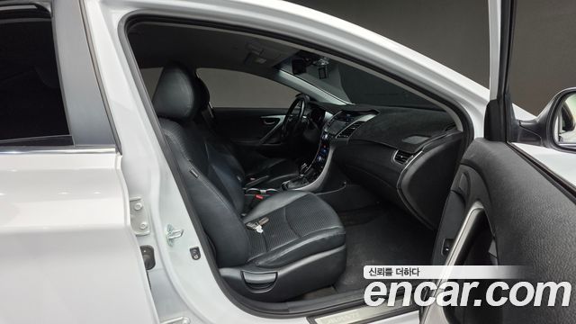Hyundai AVANTE 2015 — photo 10