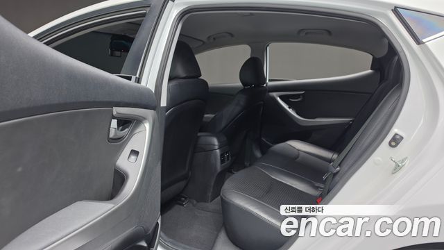 Hyundai AVANTE 2015 — photo 18