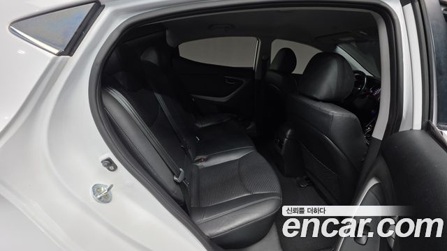 Hyundai AVANTE 2015 — photo 19