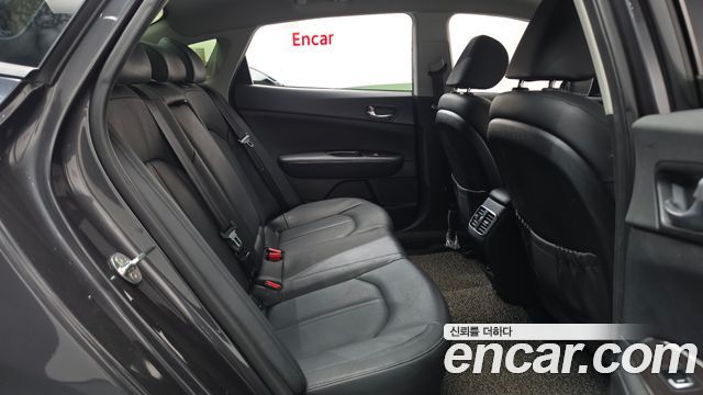 Kia K5 2018 — photo 17