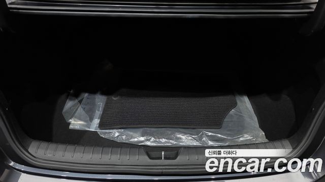 Kia K5 2018 — photo 24