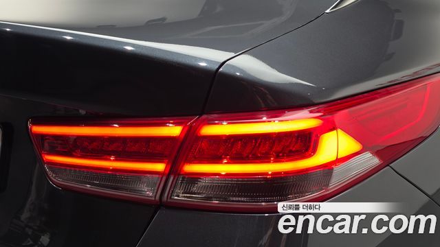 Kia K5 2018 — photo 9