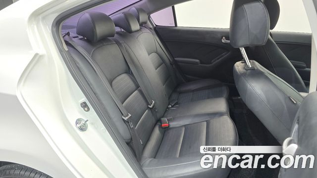 Kia K3 2017 — photo 17