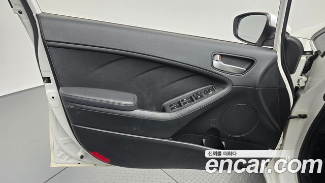 Kia K3 2017 — photo 14