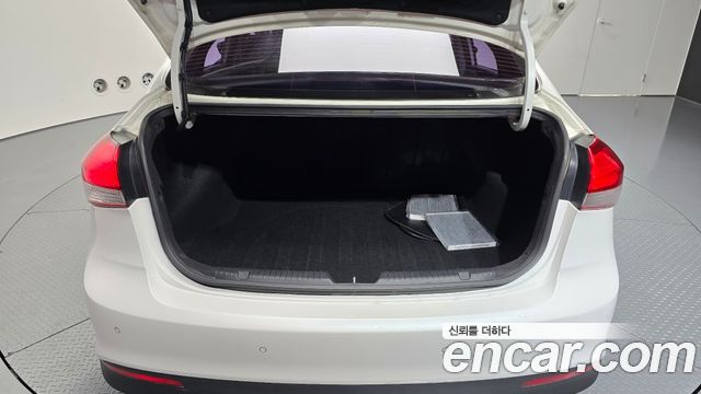 Kia K3 2017 — photo 32