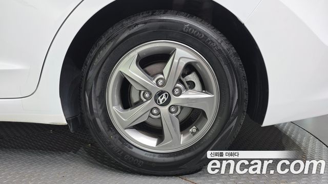 Hyundai AVANTE 2017 — photo 5