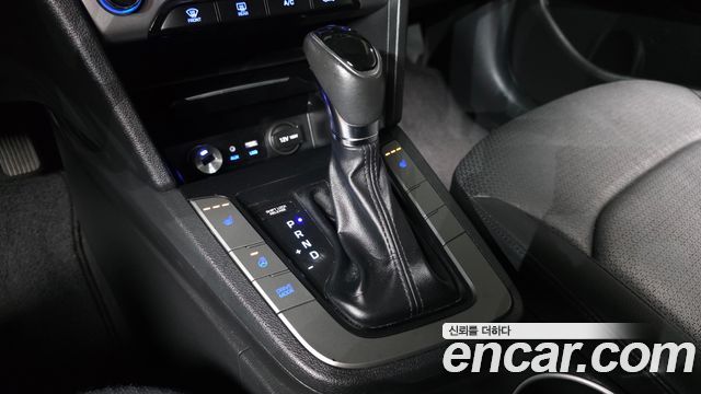 Hyundai AVANTE 2017 — photo 9