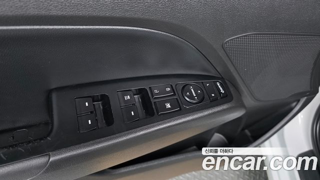 Hyundai AVANTE 2017 — photo 11