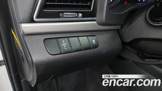 Hyundai AVANTE 2017 — photo 12