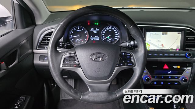 Hyundai AVANTE 2017 — photo 13