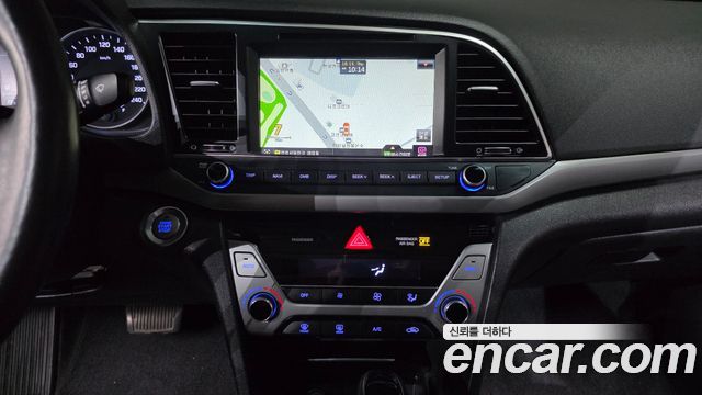 Hyundai AVANTE 2017 — photo 14