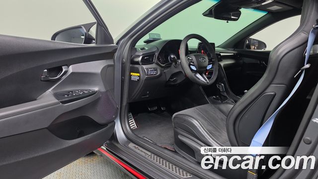 Hyundai Veloster 2021 — photo 16