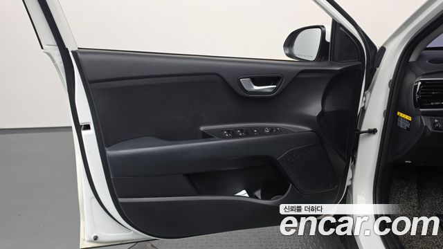 Kia Stonic 2018 — photo 14