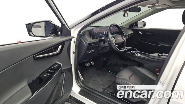 Kia EV6 2023 — photo 10