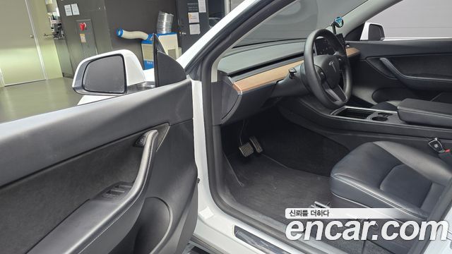 Tesla Model Y 2022 — photo 13