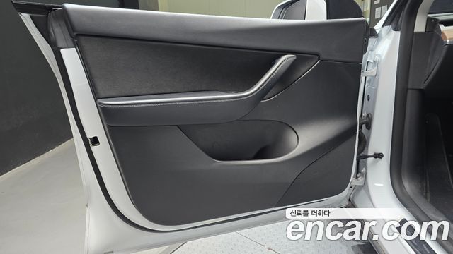 Tesla Model Y 2022 — photo 14
